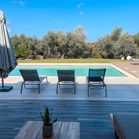 Villa Aelia I Modern & Ideal For Large Groups Galatás Buitenkant foto