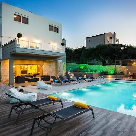 Villa Aelia I Modern & Ideal For Large Groups Galatás Buitenkant foto