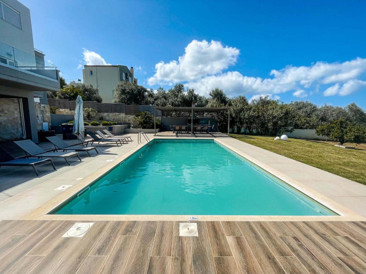 Villa Aelia I Modern & Ideal For Large Groups Galatás Buitenkant foto