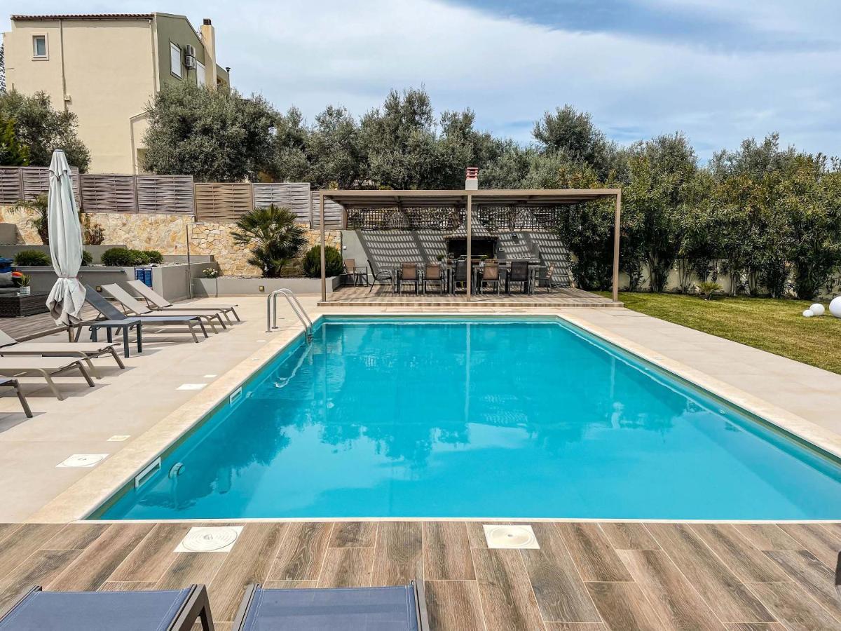 Villa Aelia I Modern & Ideal For Large Groups Galatás Buitenkant foto