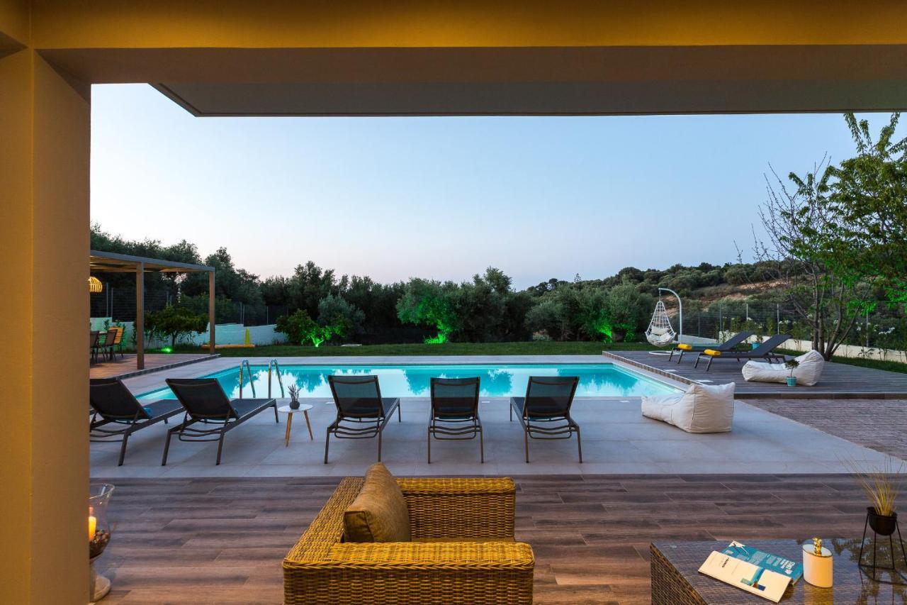 Villa Aelia I Modern & Ideal For Large Groups Galatás Buitenkant foto