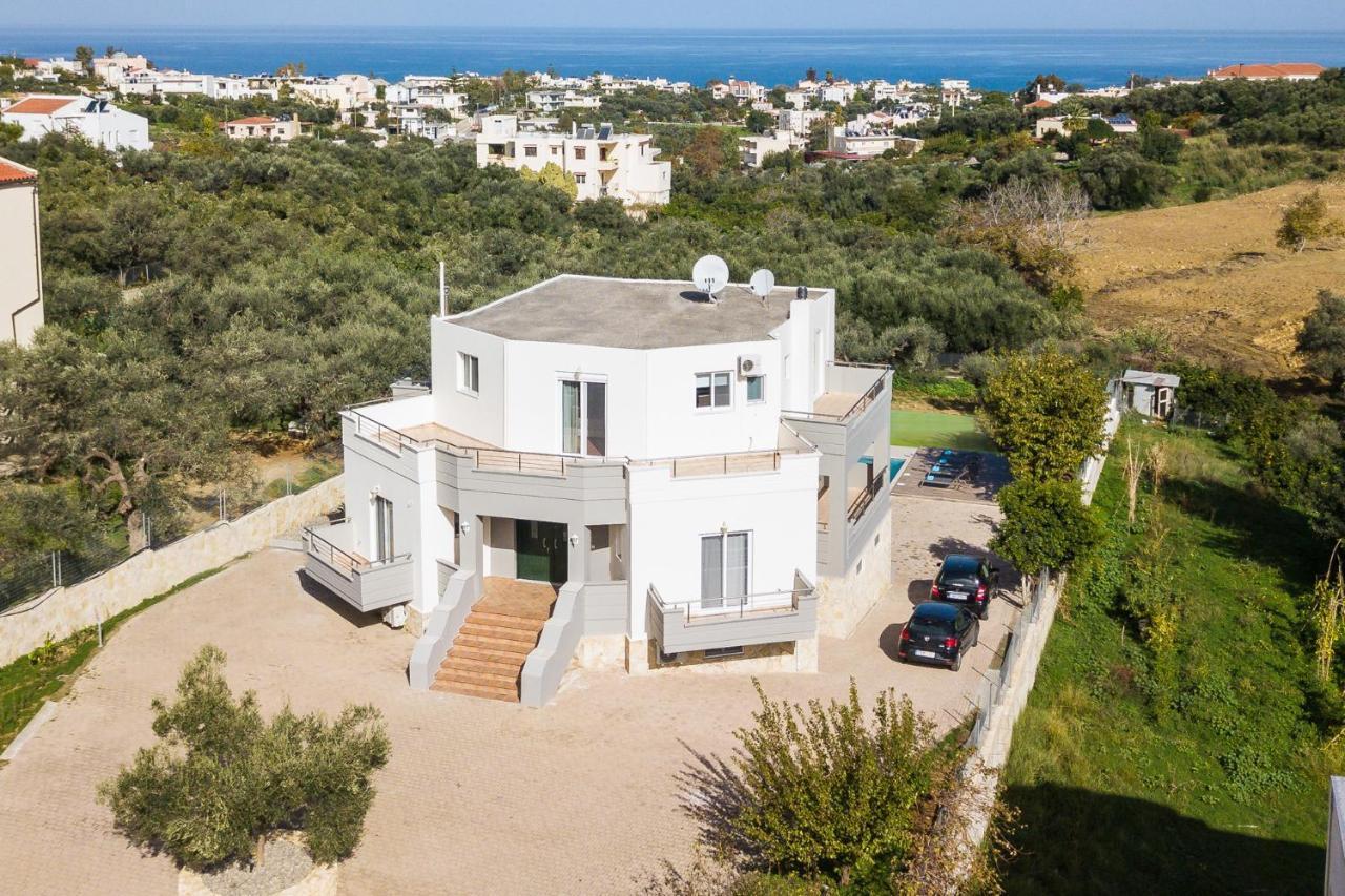 Villa Aelia I Modern & Ideal For Large Groups Galatás Buitenkant foto