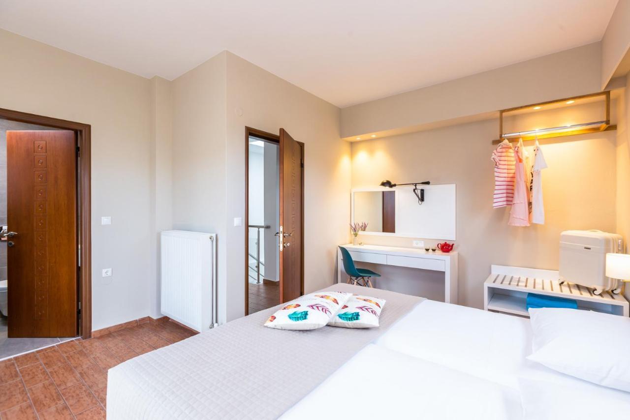 Villa Aelia I Modern & Ideal For Large Groups Galatás Buitenkant foto