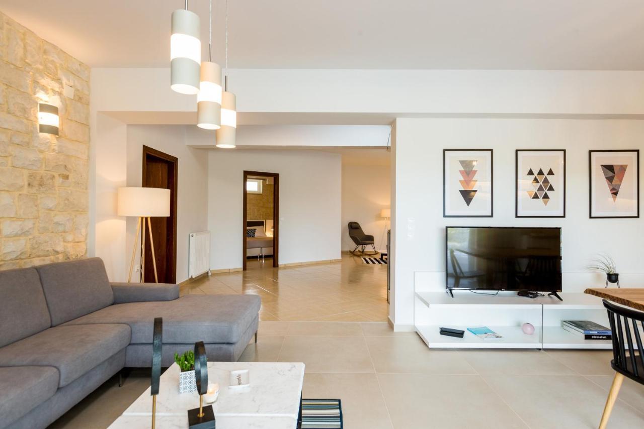 Villa Aelia I Modern & Ideal For Large Groups Galatás Buitenkant foto