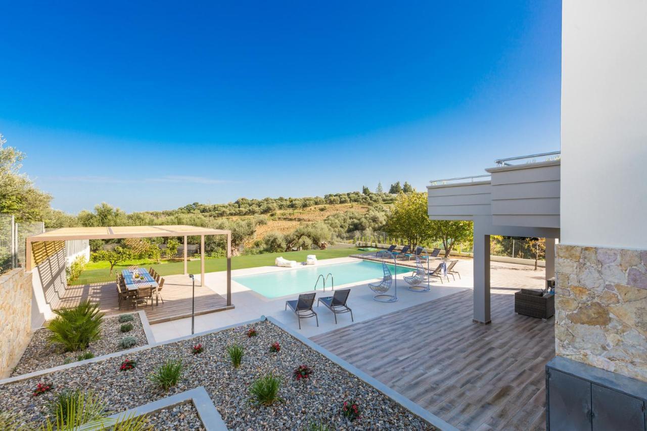 Villa Aelia I Modern & Ideal For Large Groups Galatás Buitenkant foto