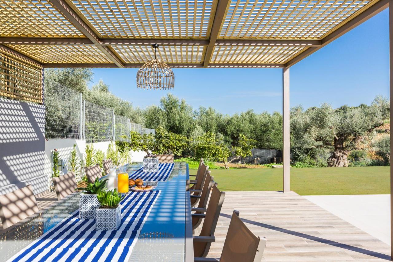 Villa Aelia I Modern & Ideal For Large Groups Galatás Buitenkant foto
